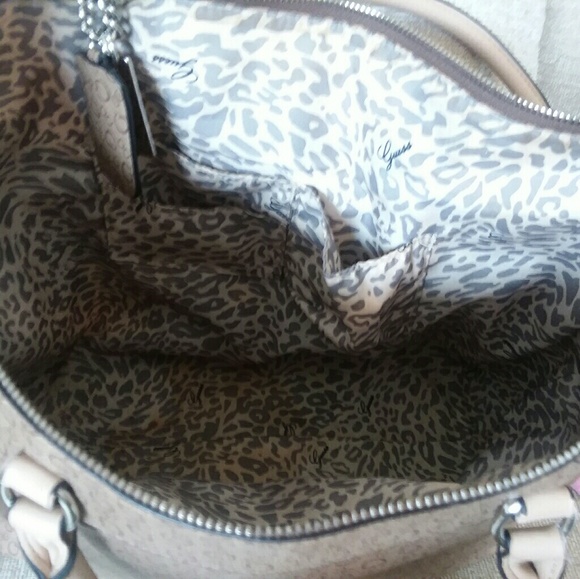 COPY - 🍁Guess extra large Handbag purse - Picture 4 of 8